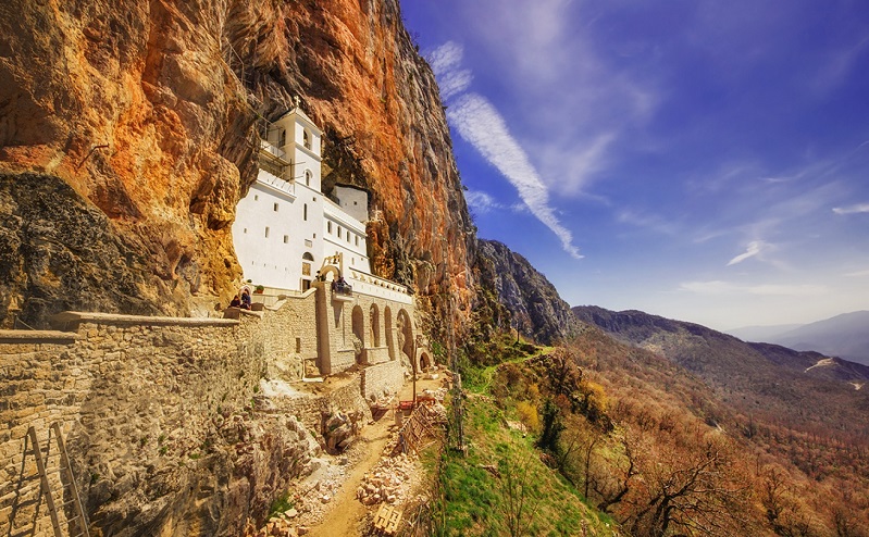 монастырь острог черногория