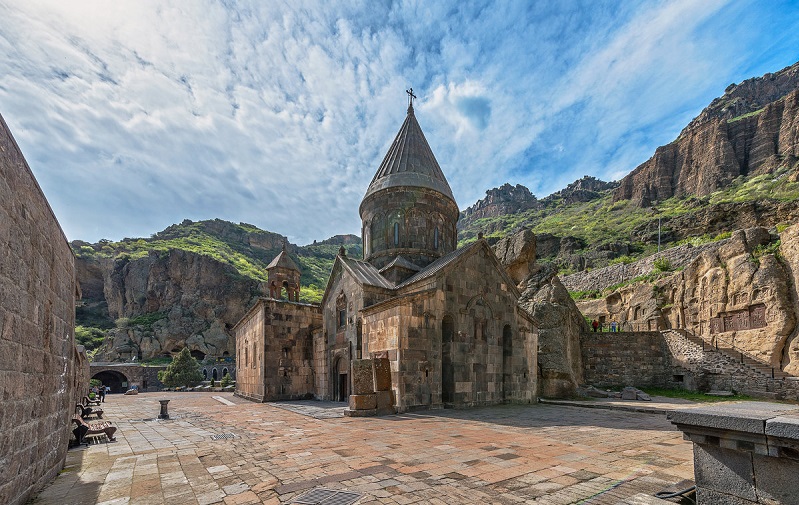 монастырь гегард