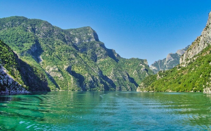 озеро коман албания