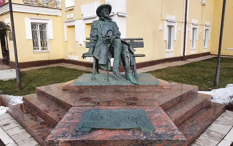памятник чехову истра