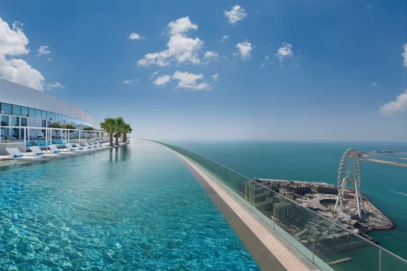 Лучшие отели в Дубае с бассейном на крыше: Топ-12